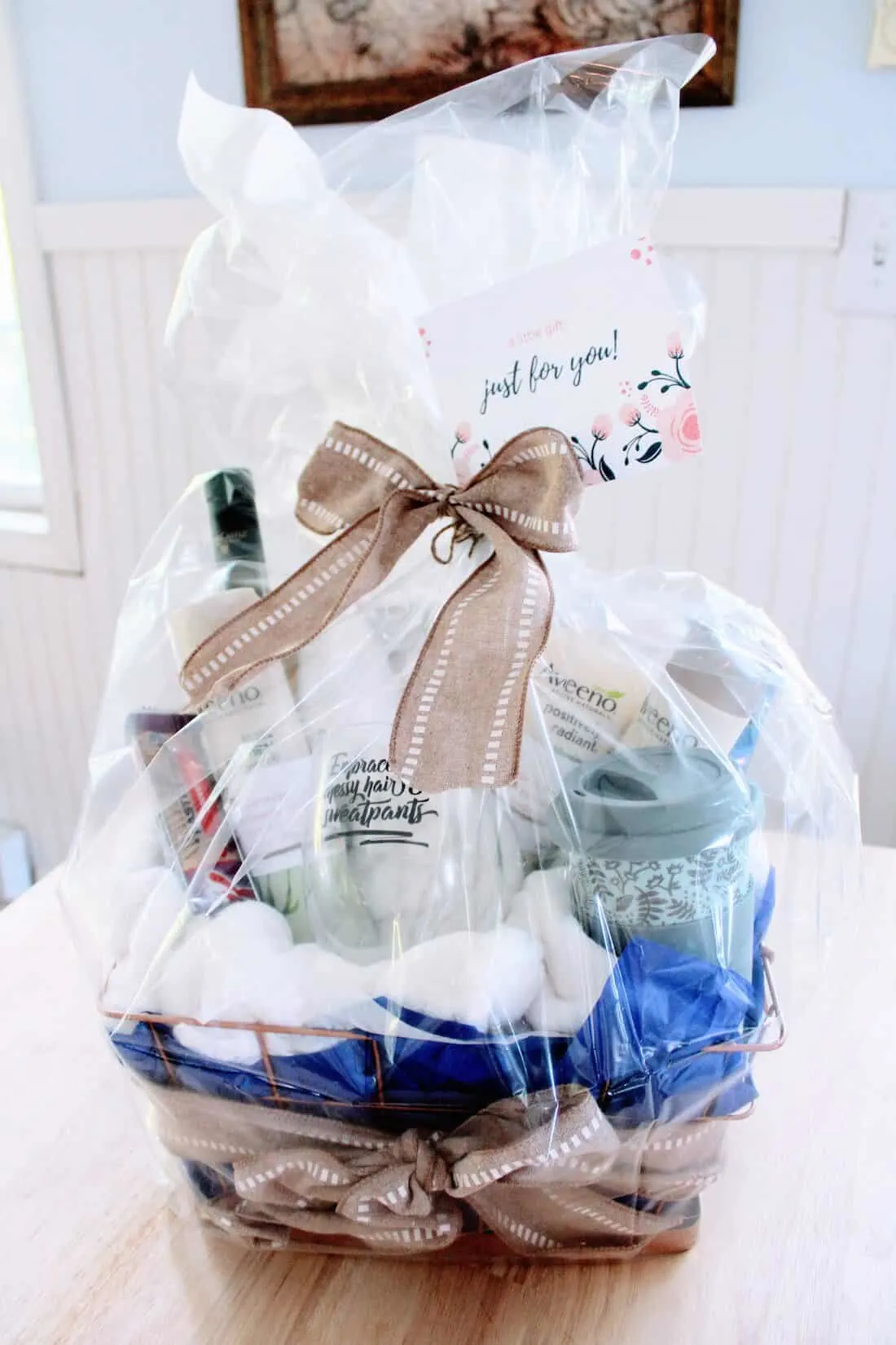 15 Brilliant New Mom Gift Baskets (DIY + Premade)