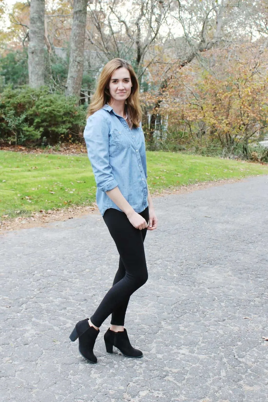 Maternity Fashion Idea: Leggings with Chambray Top for first trimester outfit