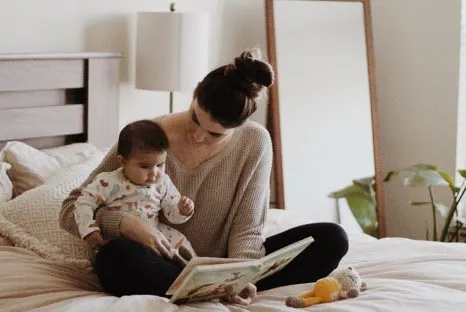 Best brain development activity for babies. Learn how reading helps babies development!