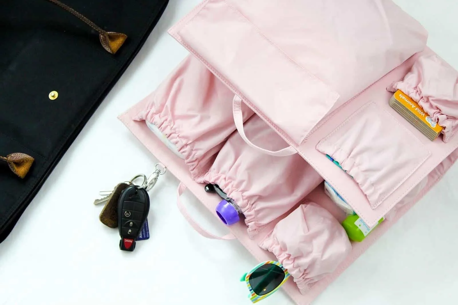 Diaper Bag Essentials (and how to organize them!) for Moms of Toddlers