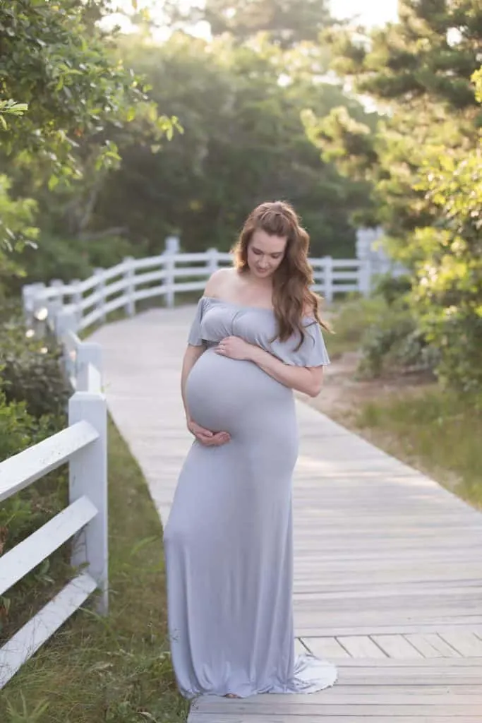 beach maternity photo shoot ideas and dress