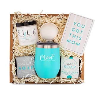 15 Brilliant New Mom Gift Baskets (DIY + Premade) | The Mom Friend