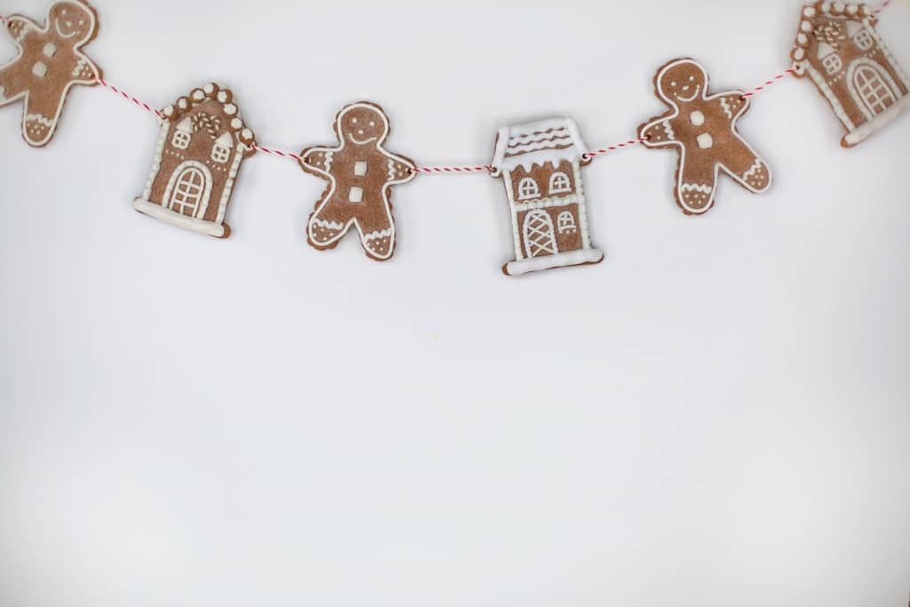 DIY gingerbread garland Christmas decor.