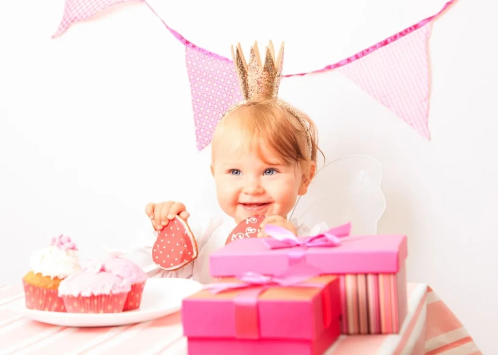 https://themomfriend.com/wp-content/uploads/2021/04/First-Birthda-Girl-With-Cake-and-Gifts-1024x731.jpg.webp